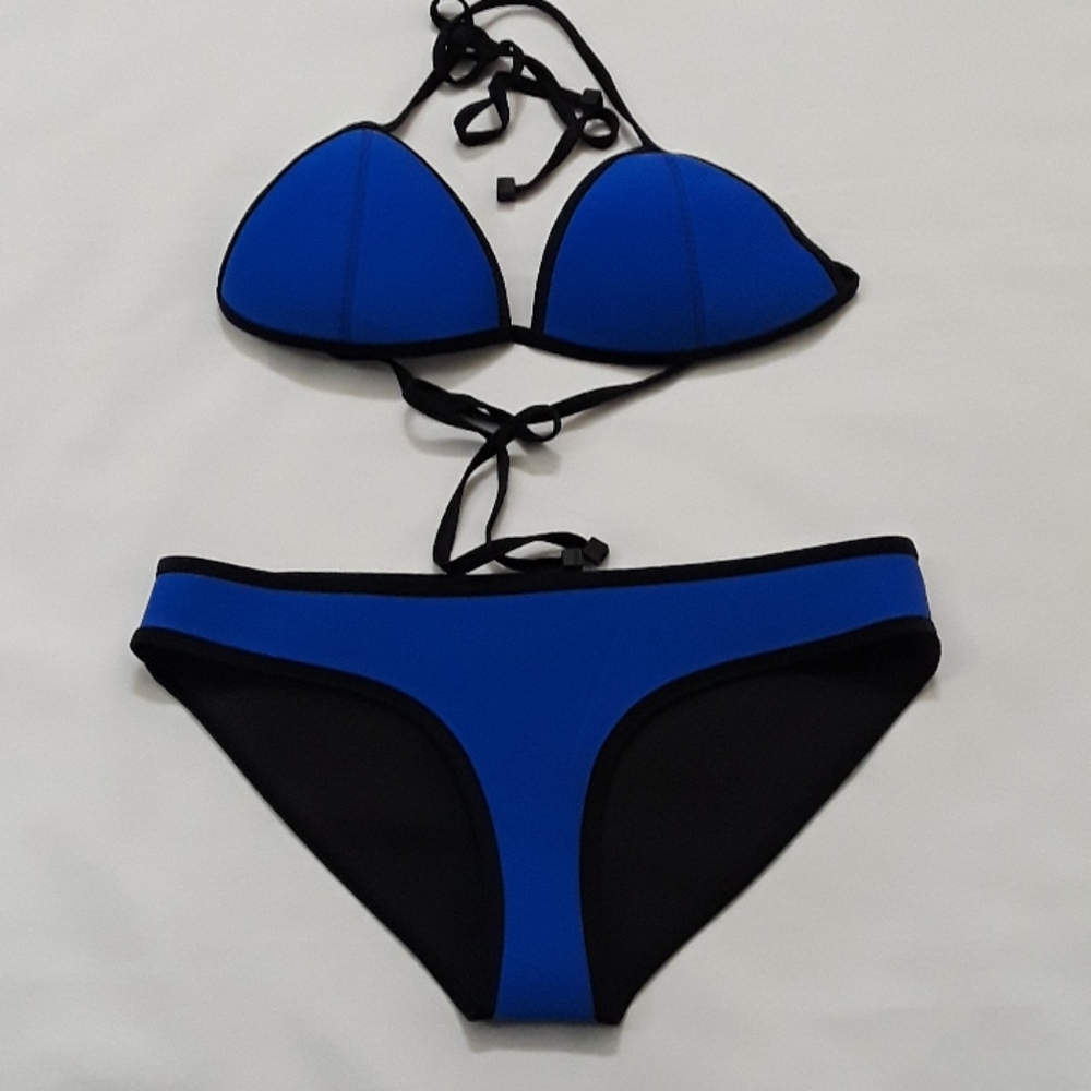 Triangl Malibu's Blue Chloe Bikini - Picture 3 of 12